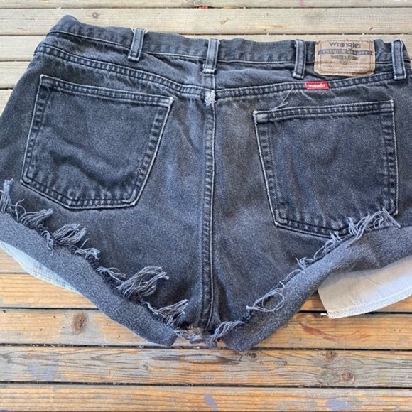 Vintage Wrangler black high rise distressed jean cut off shorts size 14 - Picture 1 of 7